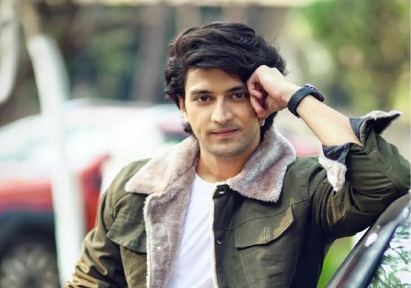 'শাকা লাকা বুম বুম'... এই গানটি মনে করে কেউ কেউ হয়তো এর মধ্যেই ফের শৈশবে ফিরে গিয়েছেন। ভাবতে পারেন, সেই ছোট্ট সঞ্জু এখন সুদর্শন এই যুবক! শুধু তা-ই নয়, সে এখন বিবাহিত। 