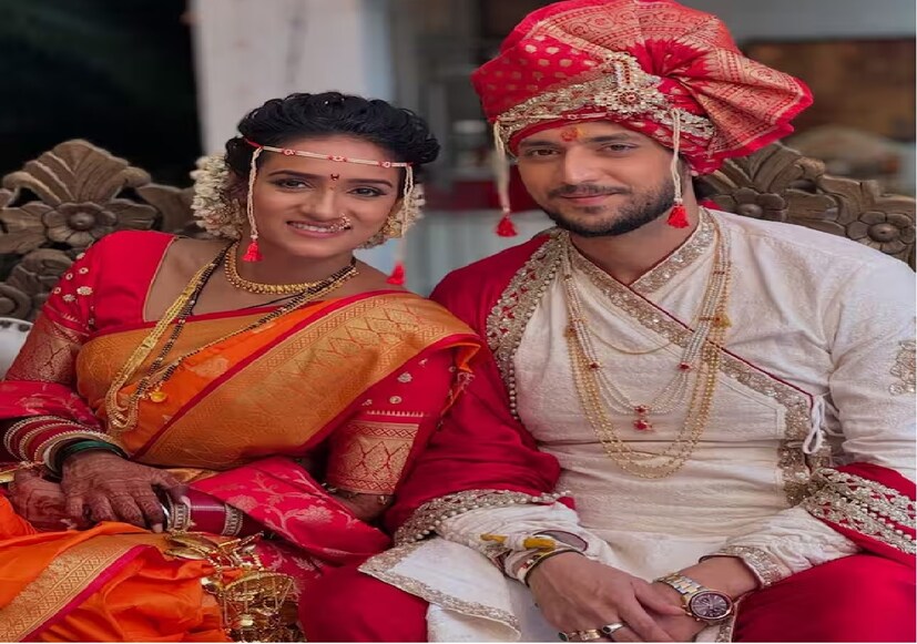 'শাকা লাকা বুম বুম'-এর জনপ্রিয়ব অভিনেতা সম্প্রতি তাঁর দীর্ঘদিনের বান্ধবী দীক্ষা নাগপালকে বিয়ে করেছেন। এই জুটির ছবি এখন বেশ ভাইরাল হচ্ছে। কিংশুক বৈদ্য এবং দীক্ষা নাগপালের বিয়ের ছবিগুলি তাঁদের বন্ধুরাই সোশ্যাল মিডিয়ায় শেয়ার করেছেন। কী ভাবছেন? সময় কত দ্রুত বয়ে যায়! তাই না? 