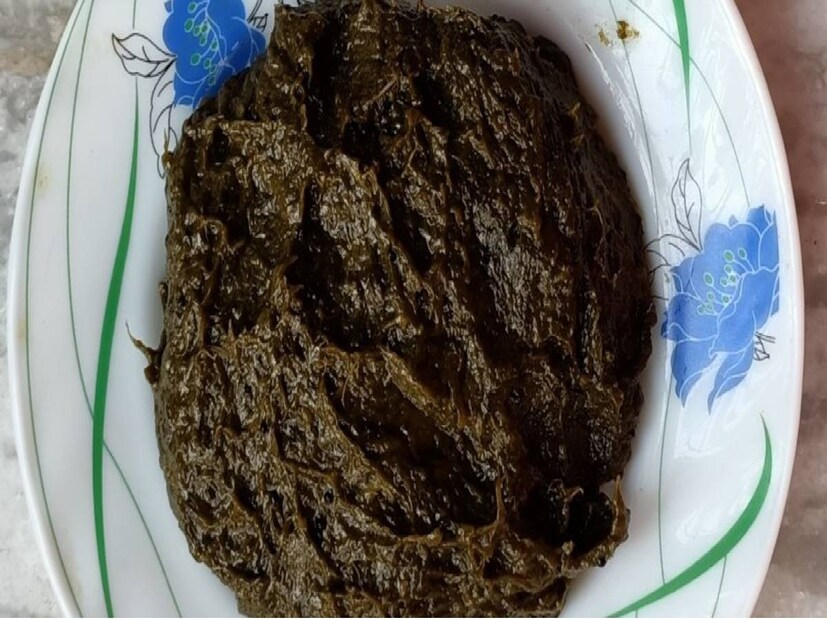 জল শুকিয়ে গেলে উঠিয়ে রাখুন। এর পর আবার কড়াইয়ে সামান্য তেলে সরষে ফোড়ন দিয়ে শাক ঢেলে দিন। শুকিয়ে গেলে নামিয়ে নিন। এই স্বাদ মুখে লেগে থাকবে। 