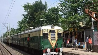 প্রেমের টানে এত দূর? টিউশন পড়ে ফিরল না, ট্রেনে কাটা পড়ে মৃত্যু ২ বান্ধবীর! 