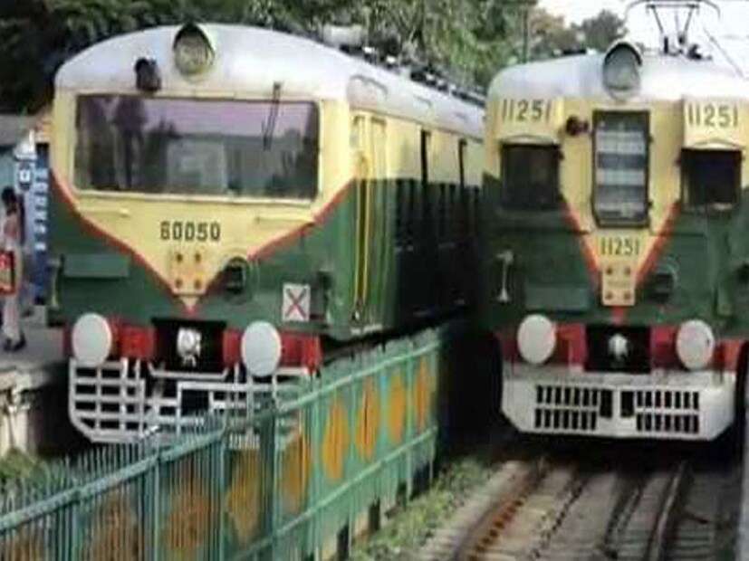 ​উচ্চ রক্তচাপ একটি ঘাতক অসুখ। এই রোগের কারসাজিতে পিছু নিতে পারে হার্ট ডিজিজ, কিডনি ডিজিজ থেকে শুরু করে একাধিক সমস্যা। আর সেই কারণেই যেন তেন প্রকারেণ হাইপারটেনশনের মতো গুরুতর অসুখের থেকে নিরাপদ দূরত্ব বজায় রাখার চেষ্টায় কোনও ত্রুটি থাকলে চলবে না। তবে দুর্ভাগ্যের বিষয় হল, ট্রেনে-বাসে প্রায়দিন সল্টেড বাদাম খেলে প্রেশার হতে পারে ঊর্ধ্বমুখী। তাই খুব সাবধান থাকুন।