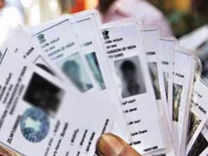 ২০১৯ সালের ১১ ডিসেম্বর পার্লামেন্টে পাশ করা হয়েছিল সিএএ। সিটিজেনশিপ অ্য়ামেন্ডমেন্ট অ্যাক্ট ২০১৯। এখানে বলা হচ্ছে, ২০১৪ সালের ৩১শে ডিসেম্বরের আগে আশ্রয় নিয়েছিলেন ও ভারতে ৫ বছর থাকলেই তারা এই ভারতের নাগরিকত্বের জন্য় আবেদন করতে পারবেন। 