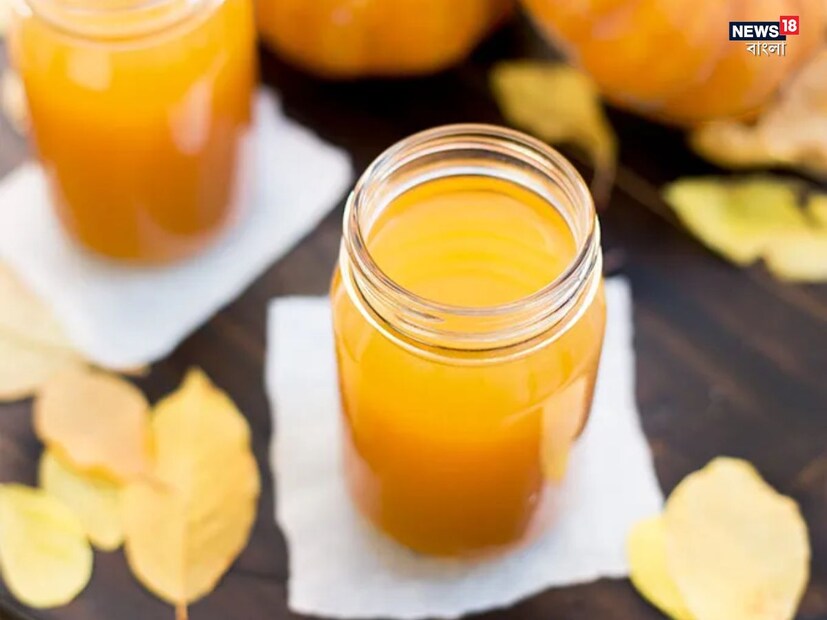 এছাড়া স্বাস্থ্যের জন্যও অনেক উপকারিতা রয়েছে। চলুন জেনে নেওয়া যাক কীভাবে কুমড়ার রস পান করলে ওজন কমানো ছাড়া, এই জুস খেলে স্বাস্থ্যের কী কী উপকার হয়-