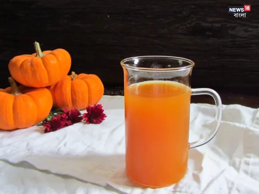 তাই, প্রতিদিনের ডায়েটে কুমড়োর রস যোগ করতে পারেন। এতে রয়েছে ডায়েটারি ফাইবার, অনেক ধরনের পুষ্টি, যা মেটাবলিজম বাড়িয়ে দ্রুত ওজন কমাতে সাহায্য করে। 