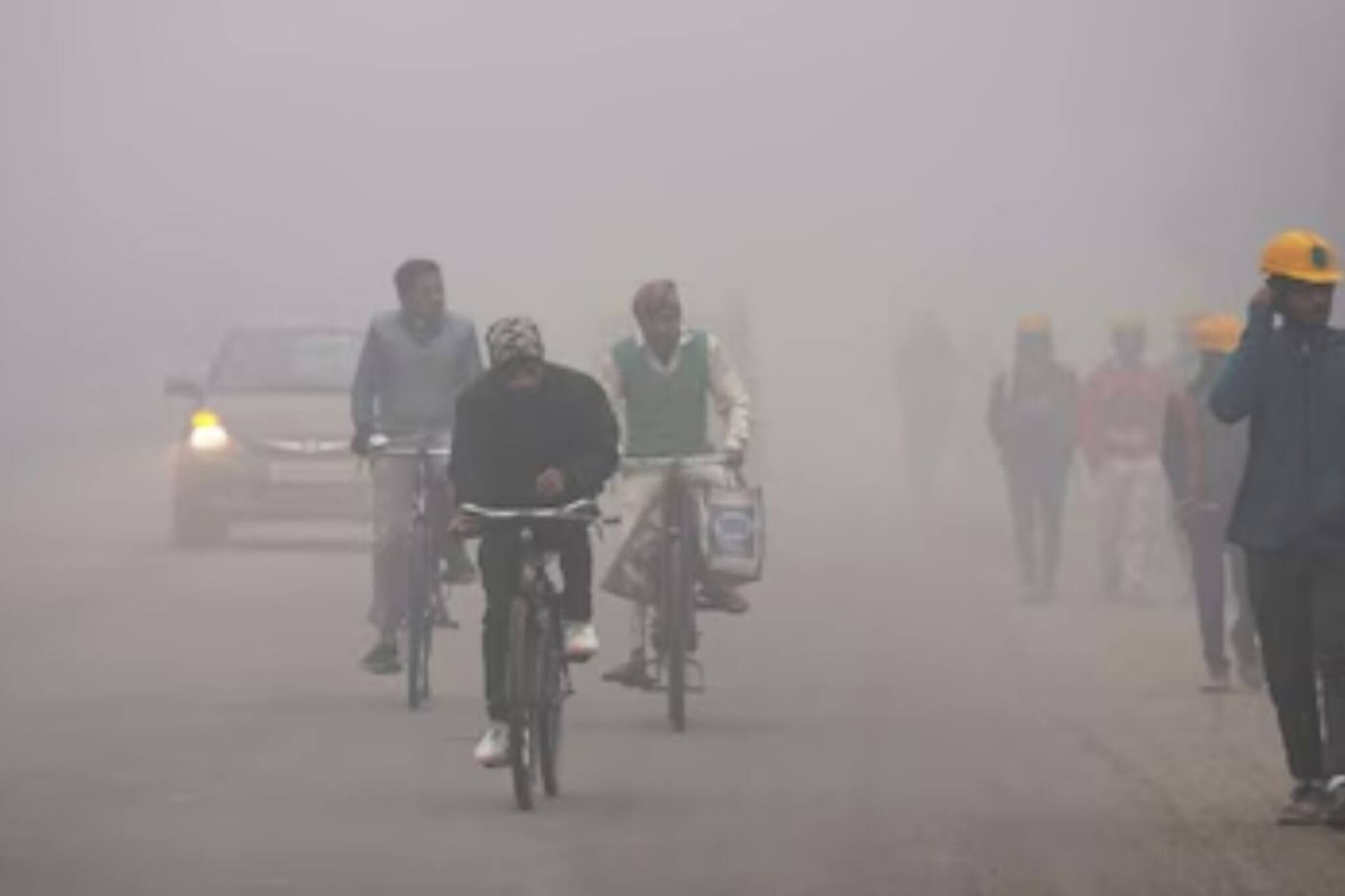 রাজ্য জুড়ে কুয়াশার সতর্কবার্তা! কোথায় কতটা ঠান্ডা পড়বে, বৃ্ষ্টির সম্ভাবনা কতটা