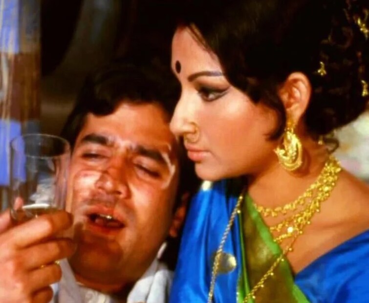 রাজেশ খান্নাই বলিউডের প্রথম সুপারস্টার। স্বাভাবিকভাবেই তাঁর বায়নাক্কাও ছিল অনেক। কখনওই সময়ে সেটে আসতেন না। অনেক অভিনেতা, অভিনেত্রীই আগে এমন অভিযোগ করেছেন। শর্মিলাও বলছেন একই কথা, “কাকা (রাজেশ খান্না) আর আমার দুটো বড় সমস্যা ছিল। সেটে সবসময় দেরি করে আসতেন। ক্যামেরায় আমাদের দু’জনের প্রোফাইল ছিল একই। তাই যখন আমরা একসঙ্গে ফ্রেমে থাকতাম, দুজনেই ক্যামেরাম্যানকে বলতাম, ডানদিক থেকে শ্যুট করতে।” 