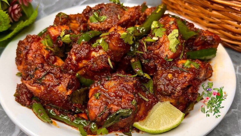 মুরগির মাংস খাওয়া স্বাস্থ্যের জন্য খুবই ভাল কিন্তু এই মাংস বেশি খেলে আবার বড় সমস্যা হতে পারে শরীরে।