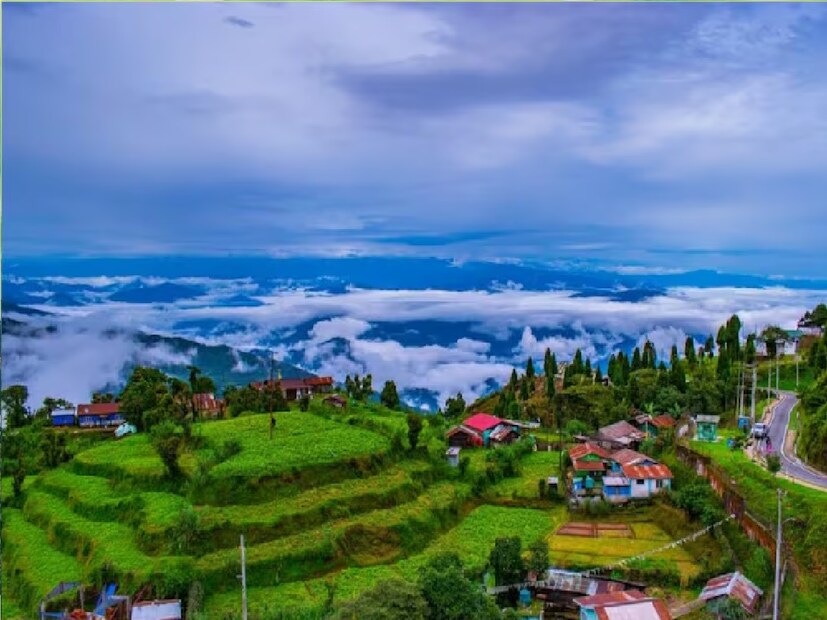 ভারত পুরোপুরিভাবে ব্রিটিশদের অধীনে চলে যাওয়ার আগে দার্জিলিংকে বলা হত দর্জেলিং। তিব্বতি শব্দ 'দর্জি' থেকে এসেছে দার্জিলিং নামটি।