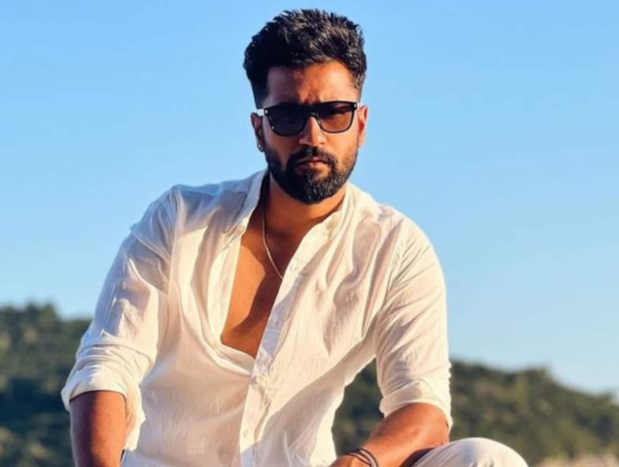 মুম্বইয়ের অ্যাওয়ার্ড শোয়ে ভিকি কৌশল