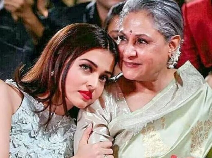 তিনি জিজ্ঞাসা করলেন- 'এখন আপনি আপনার পুত্রবধূর কিছু বিষয় শেয়ার করবেন? ঐশ্বর্য আসবে এবং সে আপনার কাঁধ থেকে কিছু দায়িত্বের ভার নেবে। জয়া তাতে রাজি হয়ে বললেন, এমনটাই আশা। আমি চাই সে শুধু কিছু দায়িত্ব নয়, সমস্ত দায়িত্ব নেবে। 