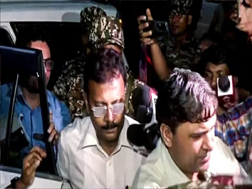 ৮ দিনের আটটি ক‍্যামেরার (২৪ ঘণ্টার) ফুটেজ ফরেন্সিক পরীক্ষার পর খতিয়ে দেখছে সিবিআই।  