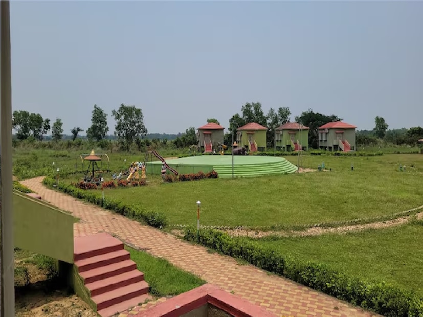 সাঁকরাইল পঞ্চায়েত সমিতি ও ব্লকের তত্ত্বাবধানে রয়েছে কোদপাল ইকো নেস্ট প্রকল্প। প্রকল্পটিকে নতুন রূপ দেওয়ার জন্য ঝাড়গ্রাম জেলা প্রশাসন পর্যটন দফতরেরকাছে প্রস্তাব পাঠায়। সেই মতো ৯৮ লক্ষ টাকা বরাদ্দ করেছে রাজ্য পর্যটন দফতর কোদপাল ইকো নেস্টকে নতুন রূপে সাজিয়ে তোলার জন্য। 