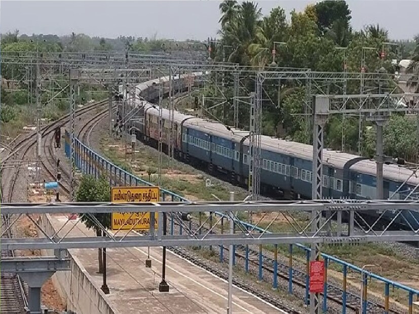 ২০১৪ সালের নভেম্বরে বিশাখাপত্তনম থেকে ছেড়েছিল ট্রেনটি। গন্তব্য ছিল উত্তরপ্রদেশের বাস্তি স্টেশন। সংবাদমাধ্যমে প্রকাশিত তথ্য বলছে, ১৩১৬ বস্তা সার ছিল ওই ট্রেনে, যার মূল্য ১৪ লাখ টাকারও বেশি।