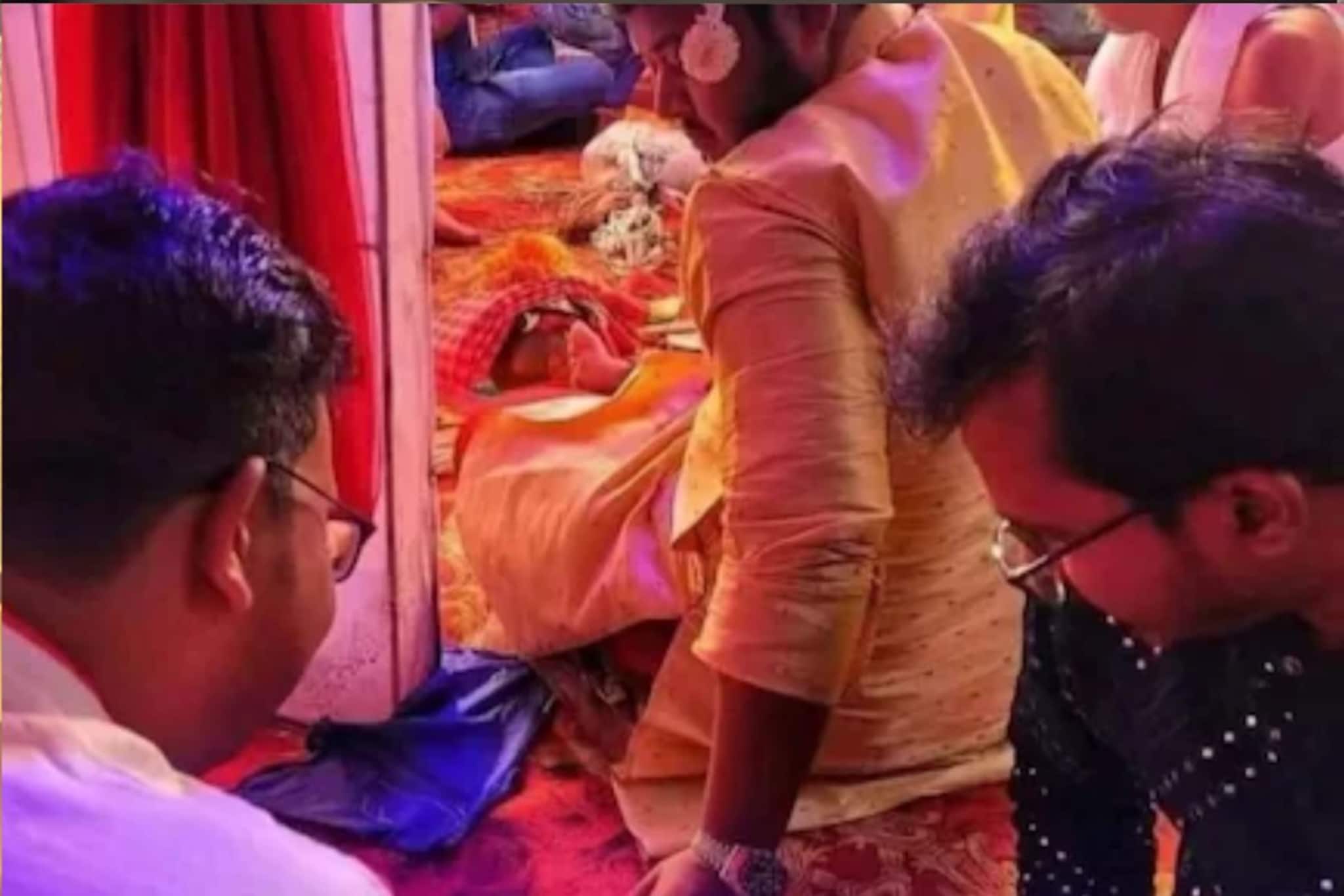 বিয়ে তো আছেই, তা বলে কী... মণ্ডপে বসে এ কী করে ফেললেন খোদ বর? তুমুল ভাইরাল ভিডিও