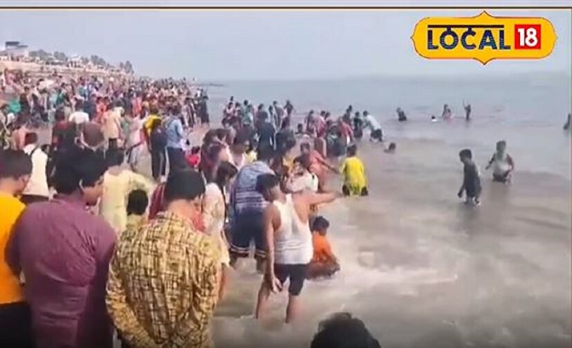 বর্তমানে দিঘা কলকাতা থেকে সড়ক ও রেলপথ দ্বারা সংযুক্ত। এই পর্যটনকেন্দ্র ওল্ড দিঘা এবং নিউ দিঘার মতবিভিন্ন নতুন সৈকত বিস্তৃত হয়েছে। সাধারণ বাজেট থেকে বিলাসিতা পর্যন্ত সব ধরণের পর্যটকদের জন্য দিঘা বর্তমানে জনপ্রিয়তার তুঙ্গে।