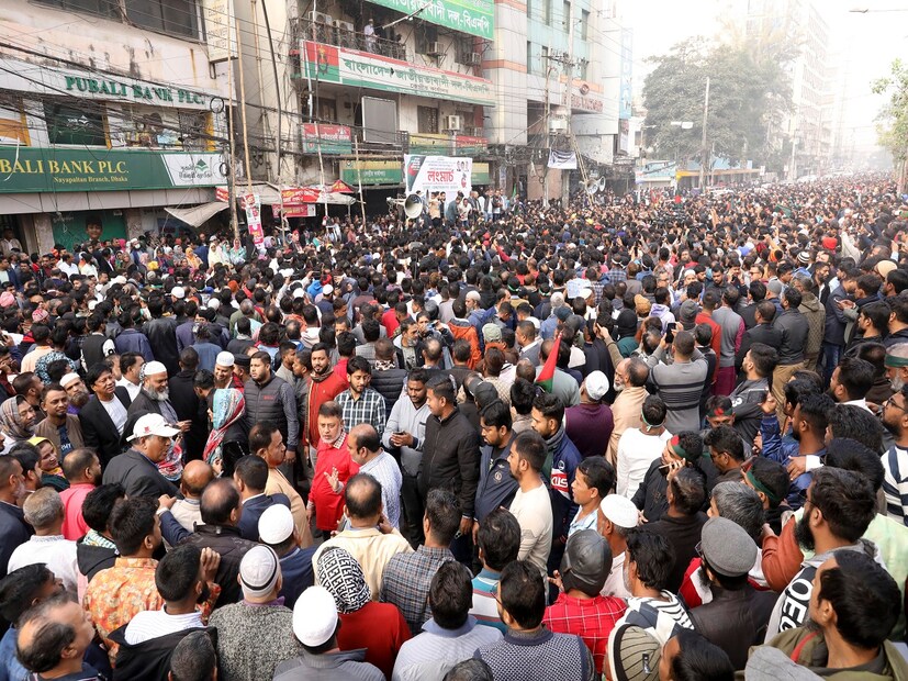 এই ঘটনায় গত রবিবার চট্টগ্রাম নগরীর কোতোয়ালী থানায় সাধারণ ডায়েরি করেন। তাতে উল্লেখ করা হয়েছে, মহানগর পিপি অফিসে প্রায় ২৮-৩০টি আদালতের কেস ডকেট রক্ষিত ছিল। পিপি অফিসের জায়গা স্বল্পতার কারণে ২০২৩ সালের ২৪ এপ্রিল পিপি অফিসের সামনের বারান্দায় প্লাস্টিকের বস্তায় ১ হাজার ৯১১ কেস ডকেট (সিডি) পলিথিনে মোড়ানো স্তূপ আকারে রক্ষিত ছিল। 