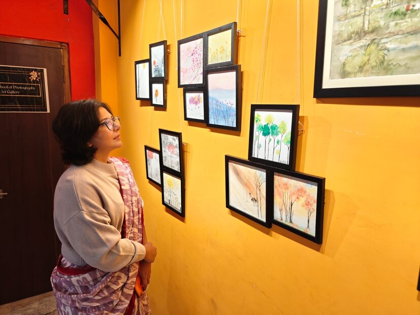 সম্প্রতি উত্তর কলকাতার খামখেয়াল বাড়িতে অনুষ্ঠিত হল আর্ট অ্যান্ড আড্ডা চিত্র প্রদর্শনী। অপরাজিতার নিজের কথায় এতদিন মনের আনন্দে এবং দুঃখে যে সব ছবি এঁকেছেন, এবার সেগুলোই সেজেগুজে ফ্রেমবন্দি হয়ে ‘আত্মপ্রকাশ’ করতে চলেছে।
