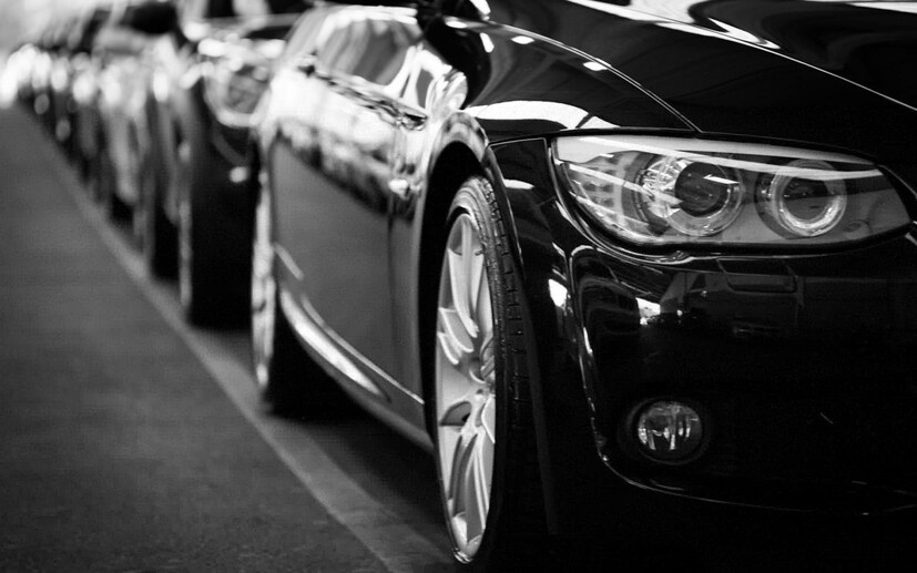 BMW থেকে নেমে এ কী করছে এই ব্যক্তি? সাংঘাতিক কাণ্ডে শোরগোল জয়পুরে। জয়পুরের মুহানা থানার পুলিশ সম্প্রতি দেবেন্দ্র সিংঘল ওরফে দেবেন্দ্র সিং নামে একজন কুখ্যাত প্রতারককে গ্রেফতার করেছে। 