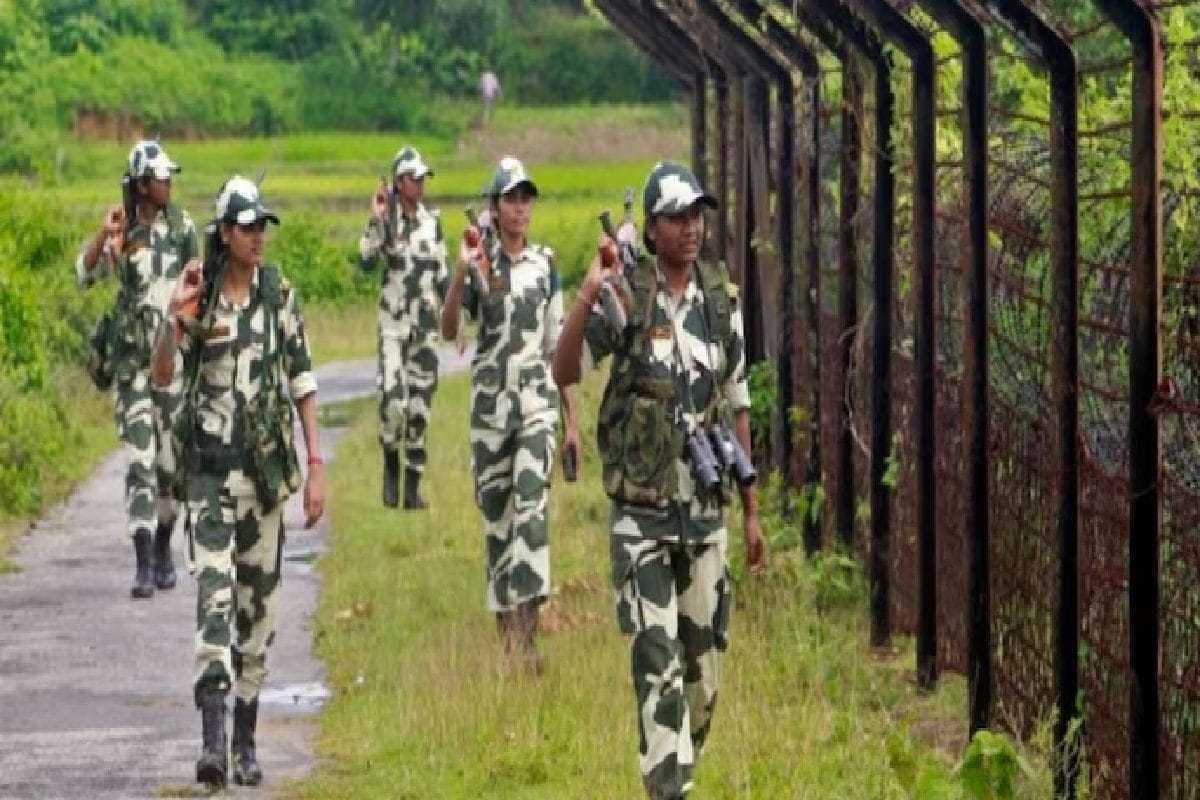 বিএসএফ-এর উপরে প্রাণঘাতী হামলা, পাল্টা গুলি! দেখুন ভিডিও