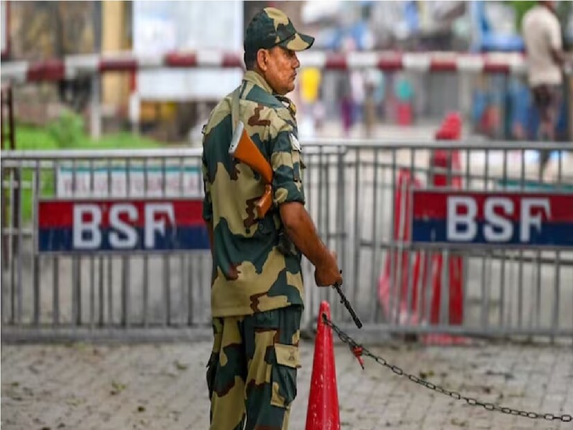 বিএসএফ সূত্রে জানা গিয়েছে, এদিন গভীর রাতে কুয়াশার মধ্যে গরু পাচারের চেষ্টা করে পাচারকারীরা। বিষয়টি নজরে আসে পহাড়ায় থাকা জওয়নদের। একদল পাচারকারী আন্তর্জাতিক সীমান্ত লঙ্ঘন করে গরু পাচারের চেষ্ট করছিল। প্রতীকী ছবি।