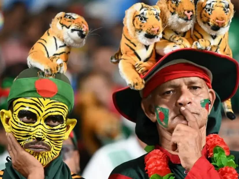 অনূর্ধ্ব ১৯ এশিয়া কাপ জেতার পর উচ্ছ্বাসে মেতেছিল বাংলাদেশি ফ্যানেরা। সেই সেলিব্রেশন স্থায়ী হল না বেশি সময়। ওয়েস্ট ইন্ডিজের বিরুদ্ধে ২৯৪ করেও হারের পর হতাশ বাংলাদেশি ফ্যানেরা।