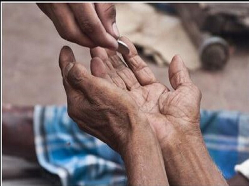 ভিক্ষা দিলেই দায়ের হবে এফআইআর৷ এমনই কঠোর নিয়ম চালু হতে চলেছে ভারতের এক শহরে৷ আগামী ১ জানুয়ারি থেকেই এই নিয়ম বলবৎ হতে চলেছে৷