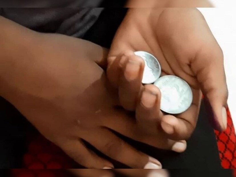 মধ্যপ্রদেশের ইন্দৌরকে ভিক্ষুক মুক্ত শহর হিসেবে গড়ে তোলার সিদ্ধান্ত নিয়েছে প্রশাসন৷ সেই মতোই নতুন এই নির্দেশ জারি হতে চলেছে৷ ইন্দৌরের জেলাশাসক আশিস সিং নিজেই এই খবর জানিয়েছেন৷