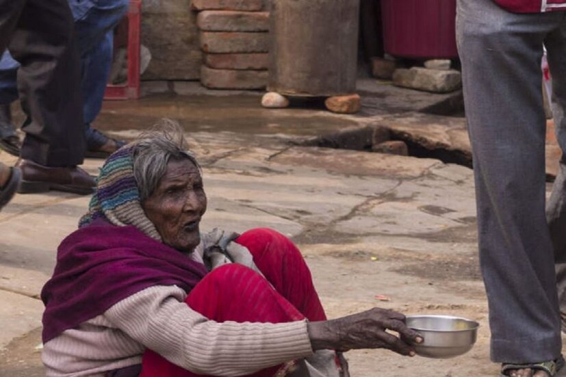 ইন্দৌর জেলা প্রশাসন জানিয়েছে, ডিসেম্বর মাস জুড়ে প্রথমে সচেতনতামূলক প্রচার চালানো হবে৷ ১ জানুয়ারি থেকে যদি কোনও ব্যক্তিকে ভিক্ষা দিতে দেখা যায়, তাহলে সঙ্গে সঙ্গে তাঁর বিরুদ্ধে এফআইআর দায়ের করা হবে৷