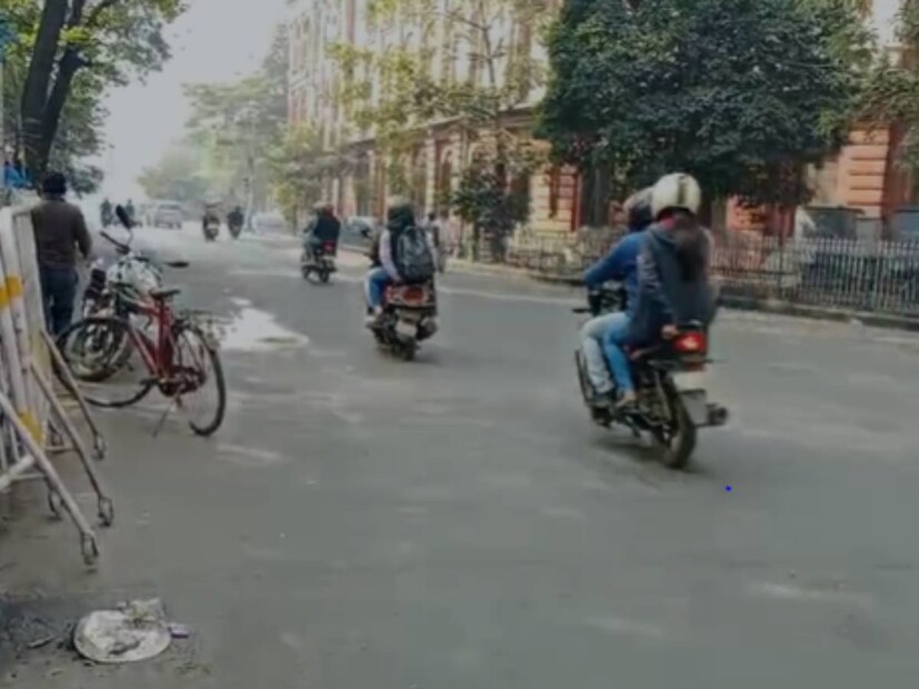 সম্প্রতি ‘মোবিলিটি গ্লোবাল এক্সপো ২০২৫’-এর আয়োজন করা হয়েছিল রাজধানী দিল্লিতে। সেখানে অনেক নতুন মডেল আত্মপ্রকাশ করেছে। এর মধ্যে কিছু মডেলের ভারতে লঞ্চ হওয়ার সম্ভাবনা রয়েছে চলতি বছরেই। যাইহোক, ডিসেম্বরে সামগ্রিকভাবে টু হুইলারের বিক্রি কমলেও কয়েকটি মডেল দুর্দান্ত পারফর্ম করেছে। এর মধ্যে এক নম্বরে রয়েছে হিরো স্প্লেন্ডার।