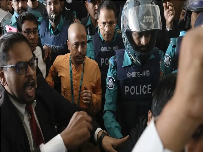 হেফাজতে ইসলাম বাংলাদেশের ব্যবসায়ী ও কর্মী এনামুল হক চট্টগ্রাম মহানগর হাকিম মহম্মদ আবু বকর সিদ্দিকীর আদালতে এ অভিযোগ দায়ের করেন। Photo- Representative