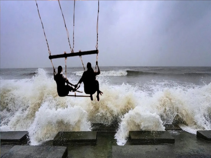 *ডিসেম্বর মাস থেকে পরিষেবা পাচ্ছেন পর্যটকেরা। আমরা প্রথমিক ভাবে ৪ ঘণ্টার জন্য ৫০০ টাকা, ৬ ঘন্টার জন্য ৬০০ টাকা খরচ করে ৪০ কিমি ঘুরতে পারবেন। যদি কেউ ৮০ কিমি জায়গা ঘুরতে চান তার জন্য বিশেষ ছাড় দিয়ে ৮ ঘণ্টার জন্য ৭০০ টাকা, ১২ ঘন্টার জন্য ৯০০ টাকা খরচ করতে হবে। পরিষেবা পেতে হলে প্রথমে ১৫০০ টাকা ও যে কোনও একটি পরিচয়পত্র জমা করতে। রাস্তায় কোনও সমস্যায় পড়লে তার পরিষেবা দ্রুত দেওয়া হবে।' সংগৃহীত ছবি।