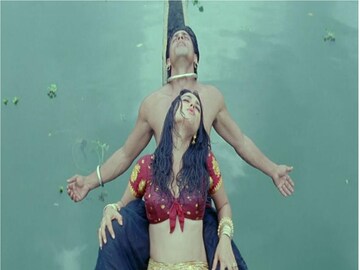 ফুলশয্যার রাত নিয়ে তৈরি বলিউডের সুপারহিট এই গান! ২৫ বছর পেরোলেও  একইরকম আবেদন
