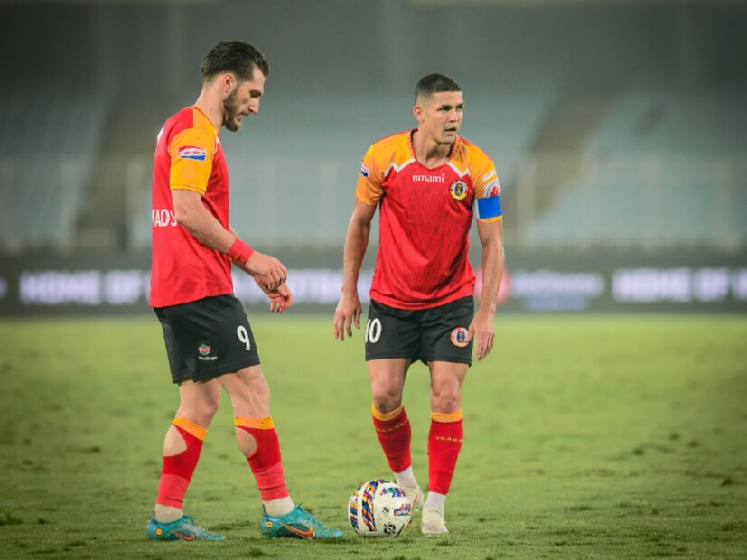 ফলে ১১ জানুয়ারি ইস্টবেঙ্গল বনাম মোহনবাগান ডার্বি হবে কিনা তা নিয়েই অনিশ্চয়তা দানা বেঁধেছিল। তবে এফএসডিএলের সূচি অনুযায়ী ওই দিনই ডার্বি করতে হত। অবশেষে ইস্ট-মোহন ফিরত ডার্বি নিয়ে কাটল সব জট। ১১ তারিখই হবে বড় ম্যাচ।