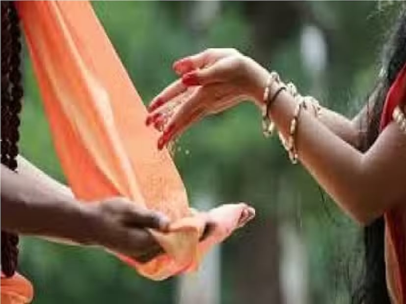 ৩)এছাড়া যব বা ভূট্টা জাতীয় সকল প্রকার খাদ্য যেমন ছাতু, খই, রুটি ইত্যাদি এই একাদশীর দিন গ্রহণ করা উচিত নয়।