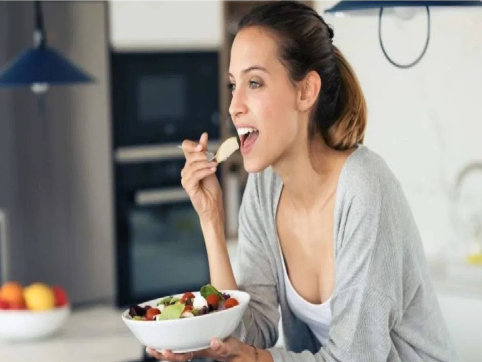 খিদে পেয়েছে কিন্তু খাবারের সময় পাচ্ছেন না? মারাত্মক ক্ষতি হচ্ছে শরীরে, জানুন