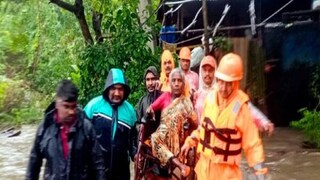 ৩০ বছরে এই প্রথম এত বৃষ্টি! জলের নীচে রাজ্য, ভূমিধসের আশঙ্কায় গৃহবন্দি পরিবার! বাড়ছে 'ফেনজল' আতঙ্ক ৩০ বছরে এই প্রথম এত বৃষ্টি! জলের নীচে রাজ্য, ভূমিধসের আশঙ্কায় গৃহবন্দি পরিবার! বাড়ছে 'ফেনজল' আতঙ্ক