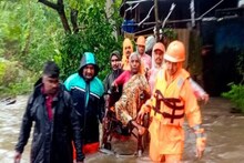 ৩০ বছরে এই প্রথম এত বৃষ্টি! জলের নীচে রাজ্য, ভূমিধসের আশঙ্কায় গৃহবন্দি পরিবার!