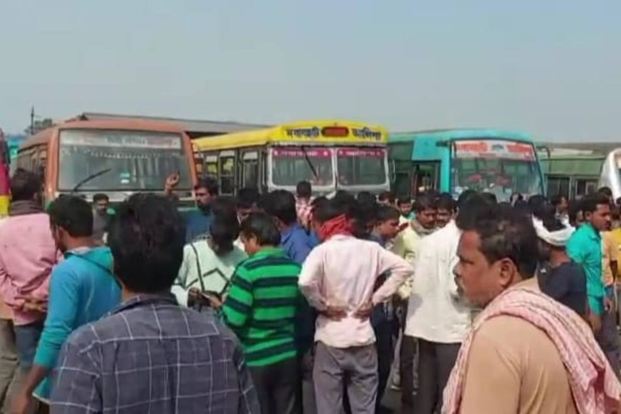 ভয়ঙ্কর কাণ্ড চলছে বাংলার এই জায়গায়! কাতারে কাতারে মানুষের ঢল রাস্তায়, কী হল?