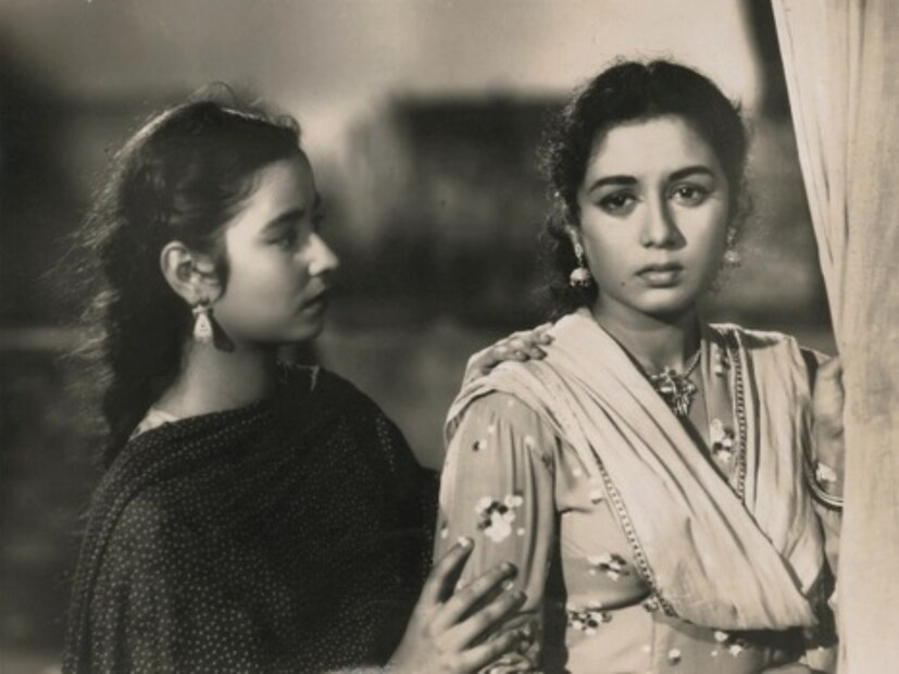 ১৯৪৮ সালে মুক্তিপ্রাপ্ত 'মন্দির' ছবিতে শিশুশিল্পী হিসেবে প্রবেশ করেন নন্দা। ১৯৫৬ সালে মুক্তিপ্রাপ্ত 'তুফান অর দিয়া' ছবিতে মুখ্য অভিনেত্রী হিসেবে কাজ করেন। এই ছবিগুলি বক্স অফিসে সফল হওয়ার সঙ্গে সঙ্গে বলিউডে নন্দা কর্ণাটকের মর্যাদা বাড়তে থাকে। 