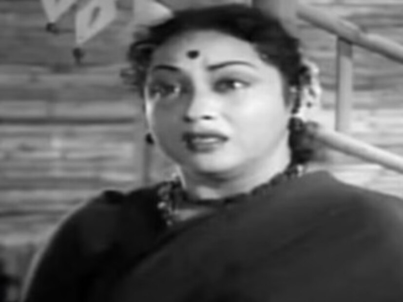 বলিউডে প্রবেশের আগে হেমা মালিনী, বৈজয়ন্তী মালা, জয়া প্রদা এবং শ্রীদেবী দক্ষিণের সিনেমায় কাজ করেছেন। অতীতের এই অভিনেত্রীরা দক্ষিণ থেকে হিন্দি ছবিতে এসে বলিউডের হৃদস্পন্দন হয়ে ওঠেন। 