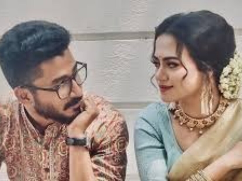 এদিন প্রেমিকের সঙ্গে আদুরে ছবি পোস্ট করে একটি আবেগঘন ক্যাপশন দিয়েছেন অভিনেত্রী৷ পর্দার মিশকা লেখেন- 'তুমি আছো তাই আমি আছি, আমার সাফল্যের সিক্রেট, কেটে গেল তিন বছর'৷