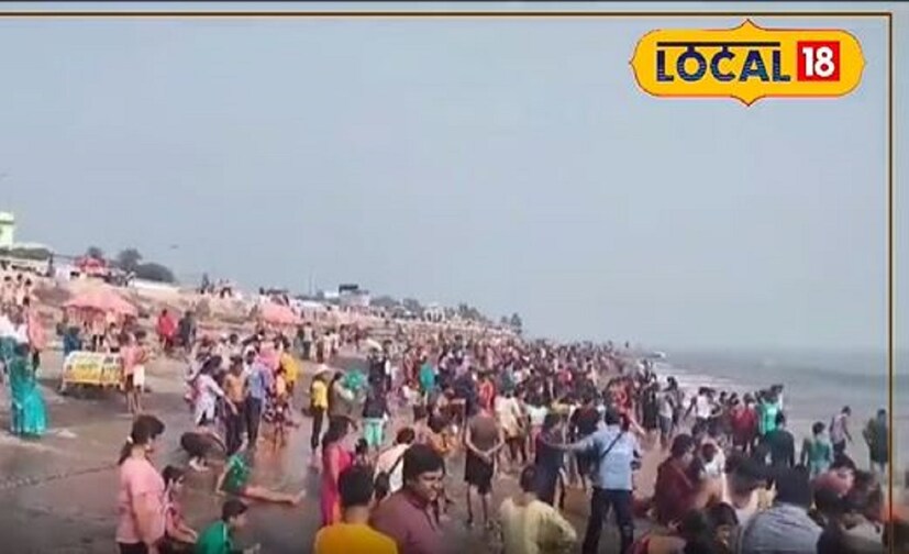 রাজ্য সরকার ১৯৭০ সালে দিঘা একটি পর্যটন কেন্দ্র হিসেবে তুলে ধরতে শুরু করে। তারপর থেকে, দিঘায় ধীরে ধীরে কিন্তু উল্লেখযোগ্য পরিকাঠামগত উন্নয়ন হয়। দিঘা ১৯৮০ সালের পর থেকে পর্যটকদের কাছে জনপ্রিয় হয়ে ওঠে। ক্রমাগত রাজ্য সরকারের প্রচেষ্টায় দিঘা একাধিক পরিকাঠামগত উন্নয়নে পর্যটকের আনাগোনা বেড়েছে। 