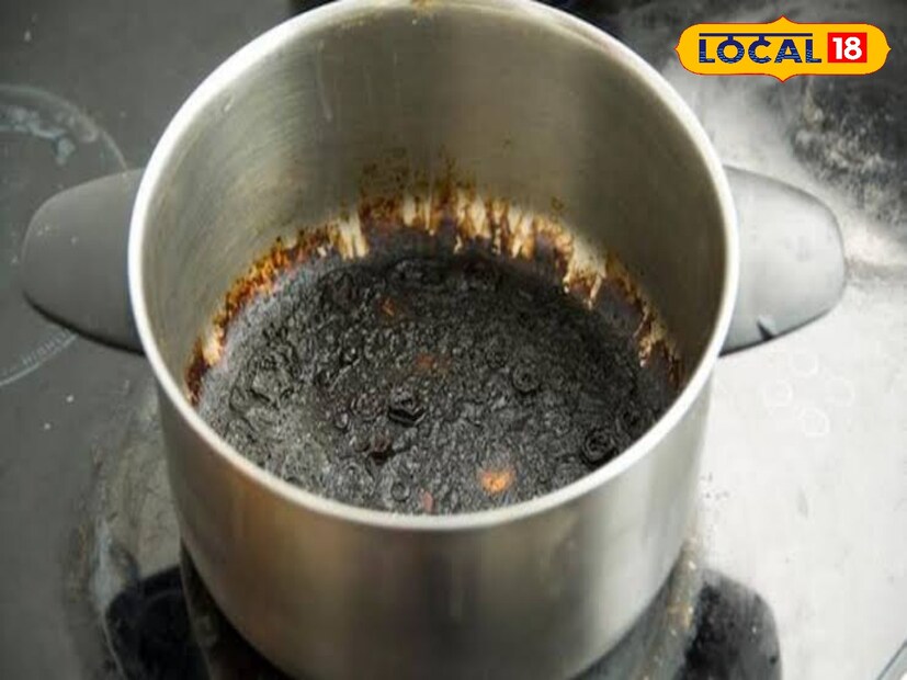 রান্না করতে গিয়ে প্রায় দিনেই দুধ পুড়ে যাচ্ছে ? এটা সংসারে কিসের ইঙ্গিত দেয় জানেন? অনেক সময় অসাবধানবশত হাত থেকে বিভিন্ন জিনিস পড়ে যায় বা কখনও কখনও উচ্ছিষ্ট হিসেবে ফেলে দিই। যেমন দুধ, চাল, ভাত, নুন, চিনি ইত্যাদি। বিভিন্ন খাদ্যদ্রব্য পড়ে যাওয়া বা নষ্ট করা শাস্ত্রমতে অশুভ।