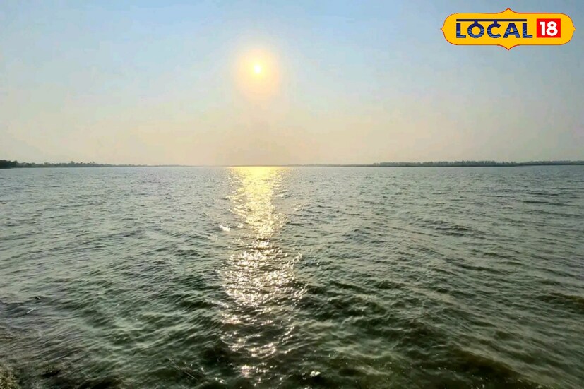 *ট্রেনে চাপতে ইচ্ছে না হলে বাসের ব্যবস্থাও আছে। ধর্মতলার বাসস্ট্যান্ড থেকে বুড়ুলের বাস ছাড়ে। এই জায়গায় আসার খরচ হবে ৬০ থেকে ১০০ টাকা।