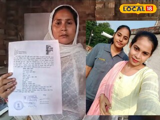 নিখোঁজ মহিলার মা, তার মেয়ের ছবি হাতে