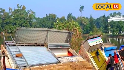 ধসে পড়া দোকান