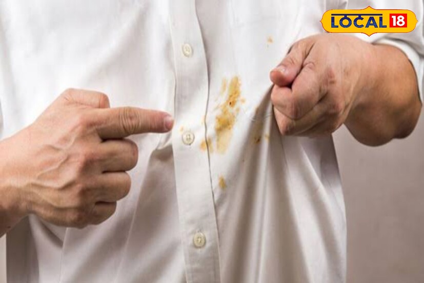 সাদা জামা পরতে সকলেই ভালবাসেন। অনেক সময় সাদা পোশাকে বিয়ে বাড়ির তেল মশলাদার খাবার পড়ে। ভাল করে কাচার পরেও সেই দাগ উঠতে চায় না। কী উপায় ব্যবহার করলে দাগ সহজেই উঠবে, জানালেন বিশেষজ্ঞ ঝুমকি সাহা।