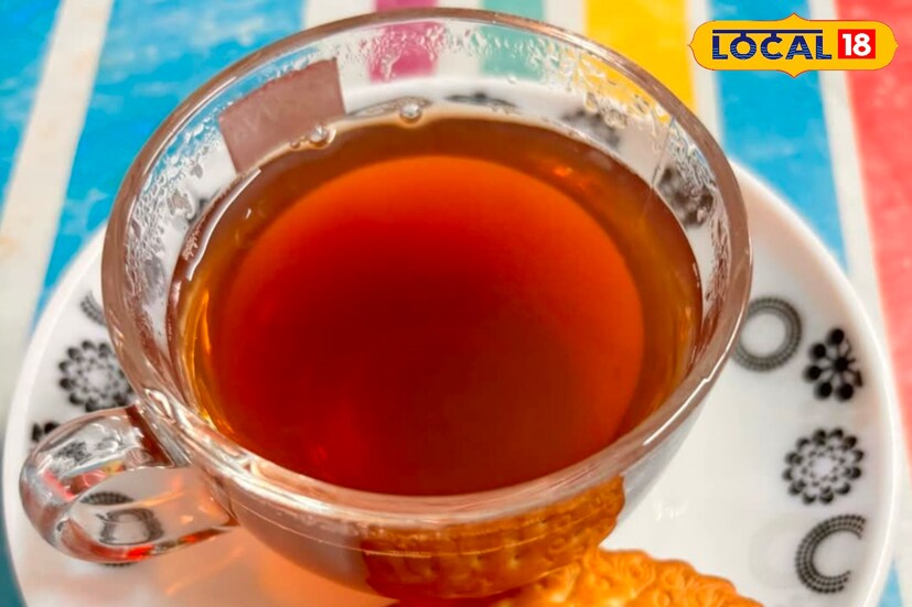 *পুষ্টিবিদ প্রীতি বলছেন, বারবার চা পান করলে দুধ-চা একদম খাওয়া যাবে না। কারণ দুধ চা খেলে অ্যাসিডিটি, বদহজমের মতো বিভিন্ন সমস্যা দেখা দিতে পারে। চায়ে চিনির মাত্রাও কম রাখতে হবে।