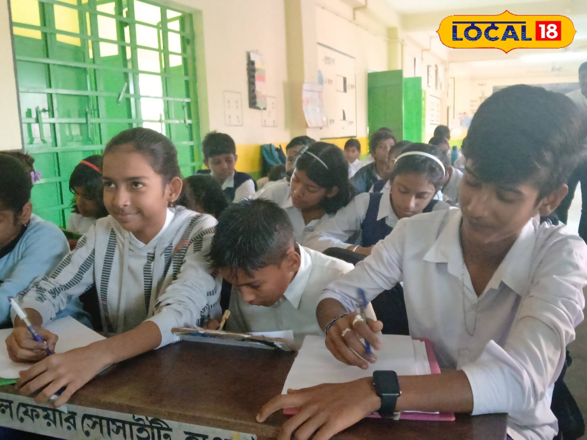 হোয়াটসঅ্যাপ-ইনস্টাগ্রামের যুগে চিঠি লেখা প্রতিযোগিতা! দারুণ আগ্রহ পড়ুয়াদের