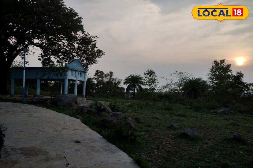 বাঁকুড়া জেলার গঙ্গাজলঘাটির অন্তর্গত বনাসুরিয়া গ্রাম পঞ্চায়েতের অন্তর্গত বিশিন্দা পাহাড়। বাঁকুড়া শহর থেকে চল্লিশ কিলোমিটার দূরত্ব